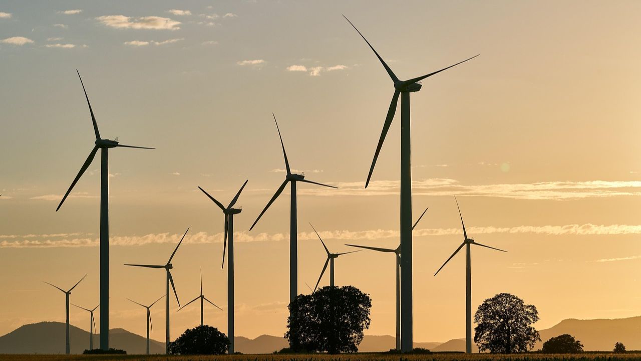 Energia eólica: a força dos ventos transformada em eletricidade limpa para impulsionar um futuro mais sustentável.