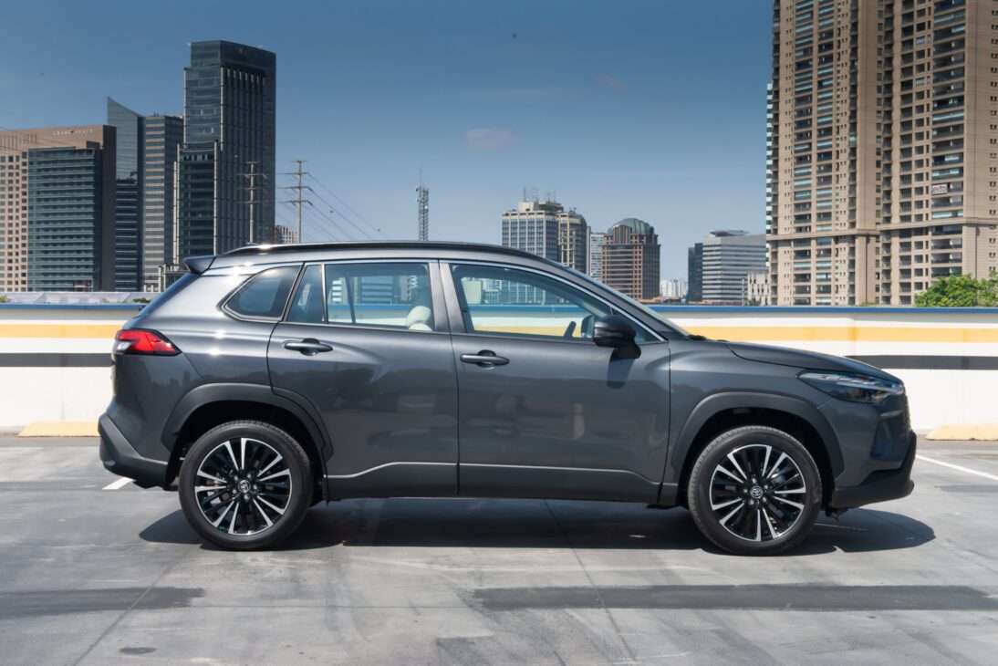 Corolla Cross 2025: descubra como economizar no financiamento e evitar surpresas com juros e CET que podem dobrar o preço final do SUV.