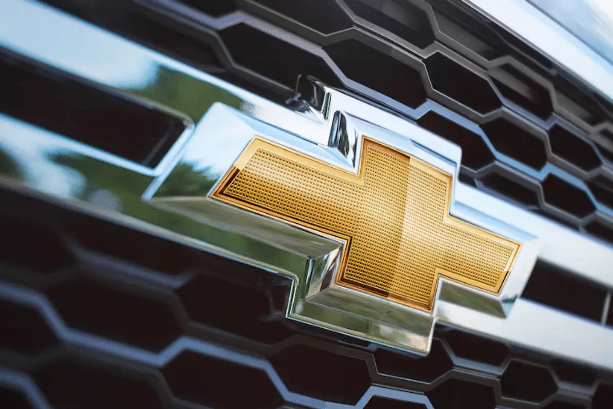 Chevrolet foi à TV e pediu para ninguém comprar o novo Corsa: 'Não se precipite, ajude-nos a manter o preço justo'; episódio marcou a história da indústria automotiva brasileira