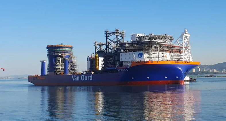 Navio-instalador Boreas. Foto Van Oord.