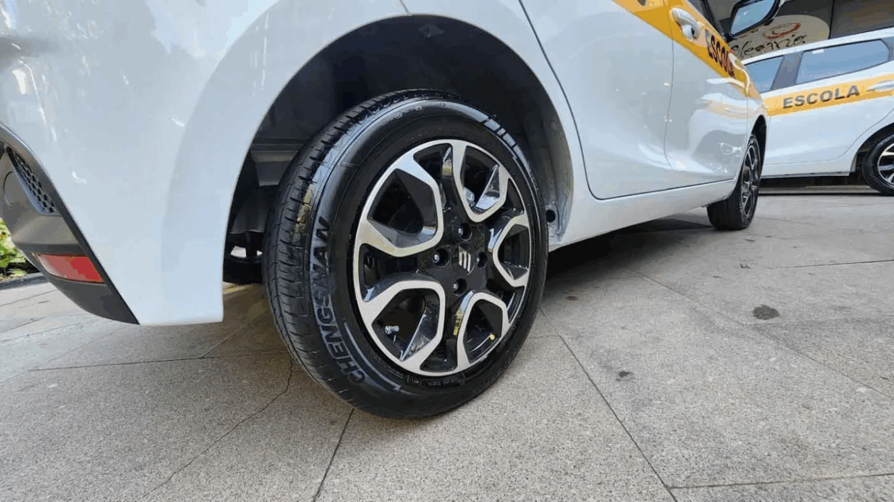 JMEV lança no Brasil o EV3, o primeiro carro elétrico com câmbio manual, focado em autoescolas e com preço abaixo de R$ 100 mil. (Imagem: Thiago Ventura/CNN)