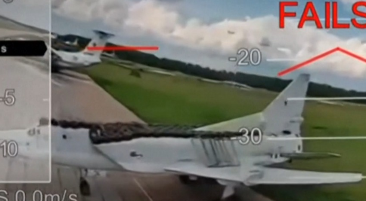 Rússia usa pneus para proteger aviões de ataques de drones ucranianos em uma estratégia curiosa que mistura improvisação e alta tecnologia.