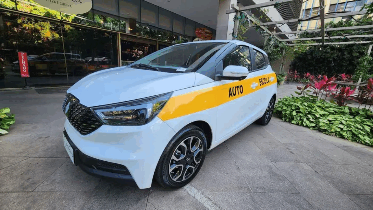 JMEV lança no Brasil o EV3, o primeiro carro elétrico com câmbio manual, focado em autoescolas e com preço abaixo de R$ 100 mil. (Imagem: Thiago Ventura/CNN)
