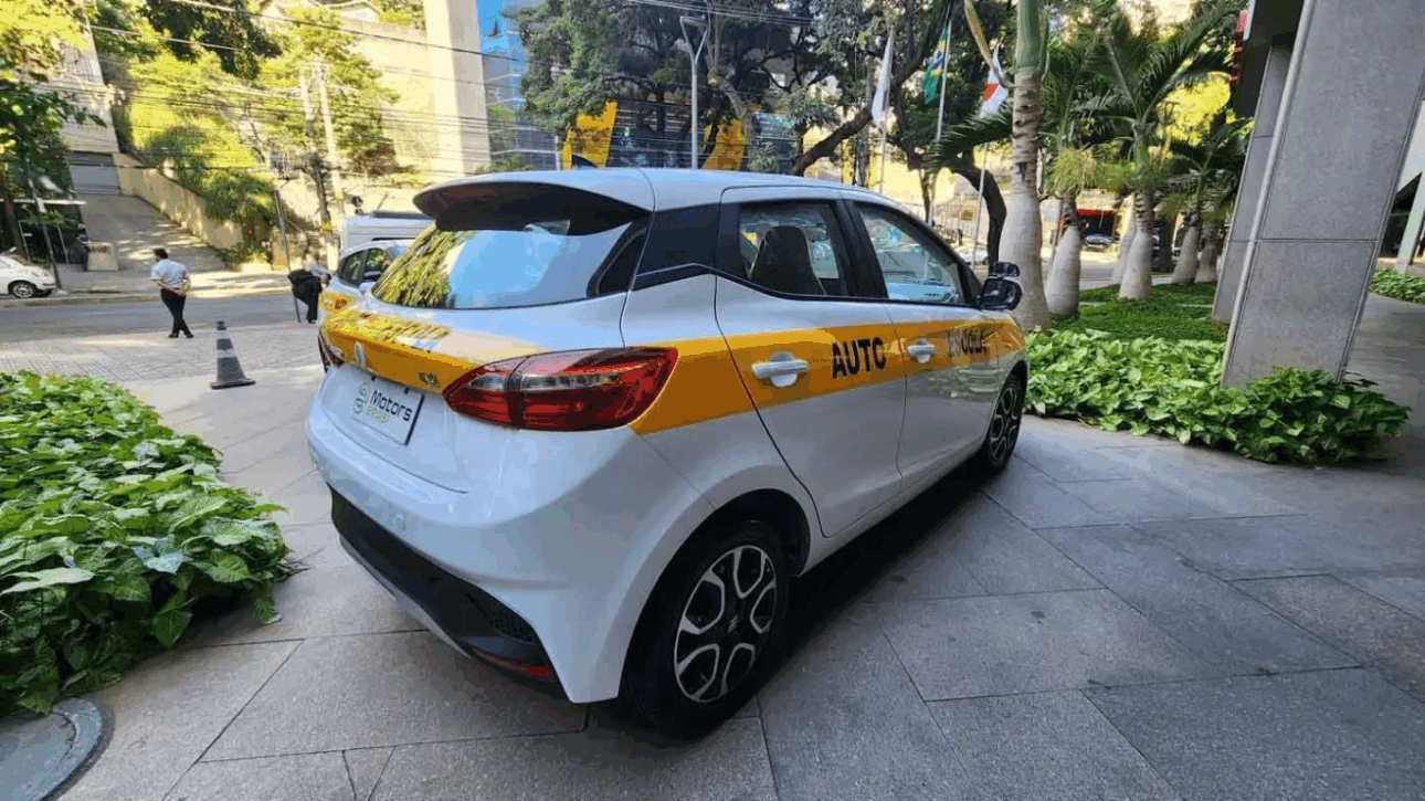 JMEV lança no Brasil o EV3, o primeiro carro elétrico com câmbio manual, focado em autoescolas e com preço abaixo de R$ 100 mil. (Imagem: Thiago Ventura/CNN)