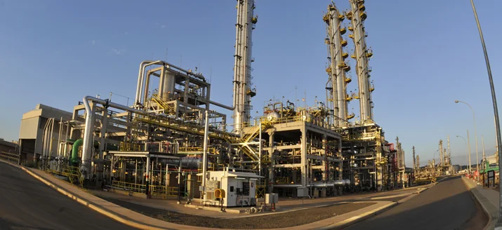 Petrobras inaugura maior unidade para diesel S-10 e querosene sustentável, impulsionando combustíveis limpos e o futuro ambiental do Brasil. (Imagem: divulgação/ Petrobras)