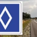 A nova placa de trânsito azul com um losango no centro está confundindo motoristas — saiba o que ela realmente significa