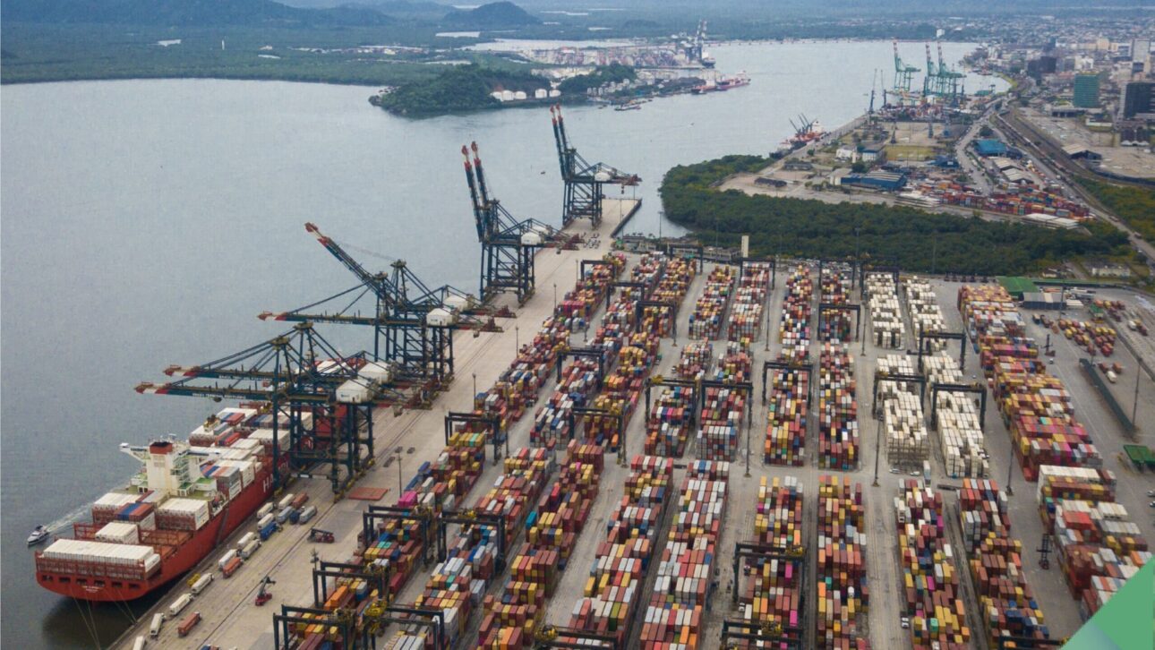 Porto de Santos passa por transformação histórica com obras bilionárias, túnel submerso, ferrovia ampliada e geração de milhares de empregos.
