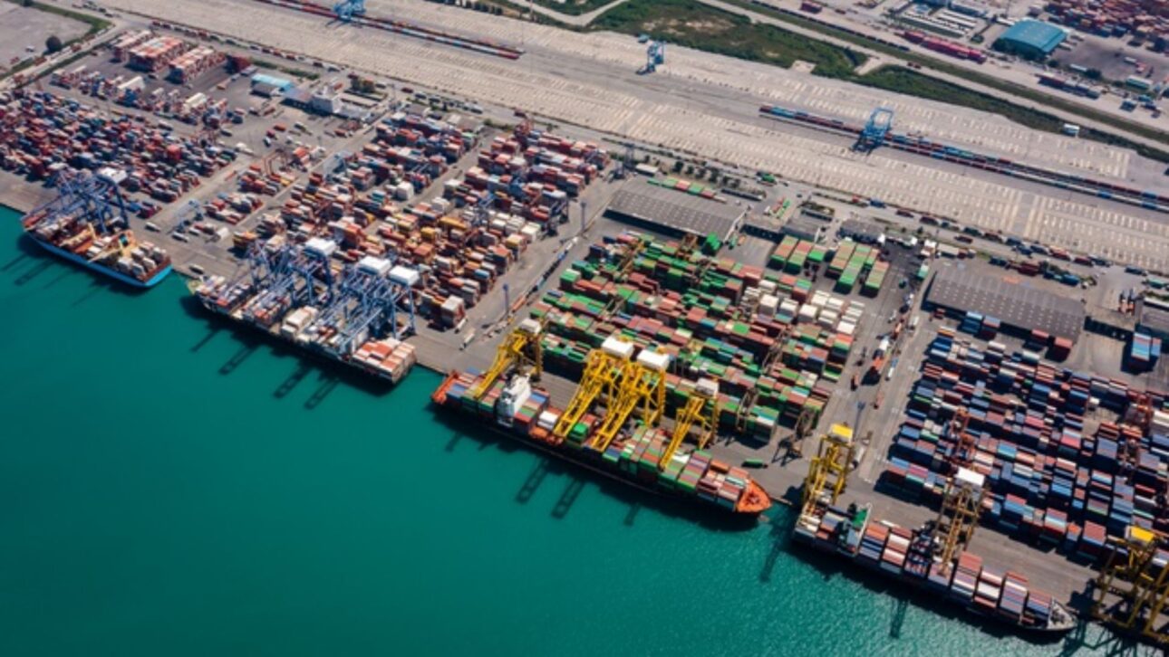 Porto de Santos passa por transformação histórica com obras bilionárias, túnel submerso, ferrovia ampliada e geração de milhares de empregos.
