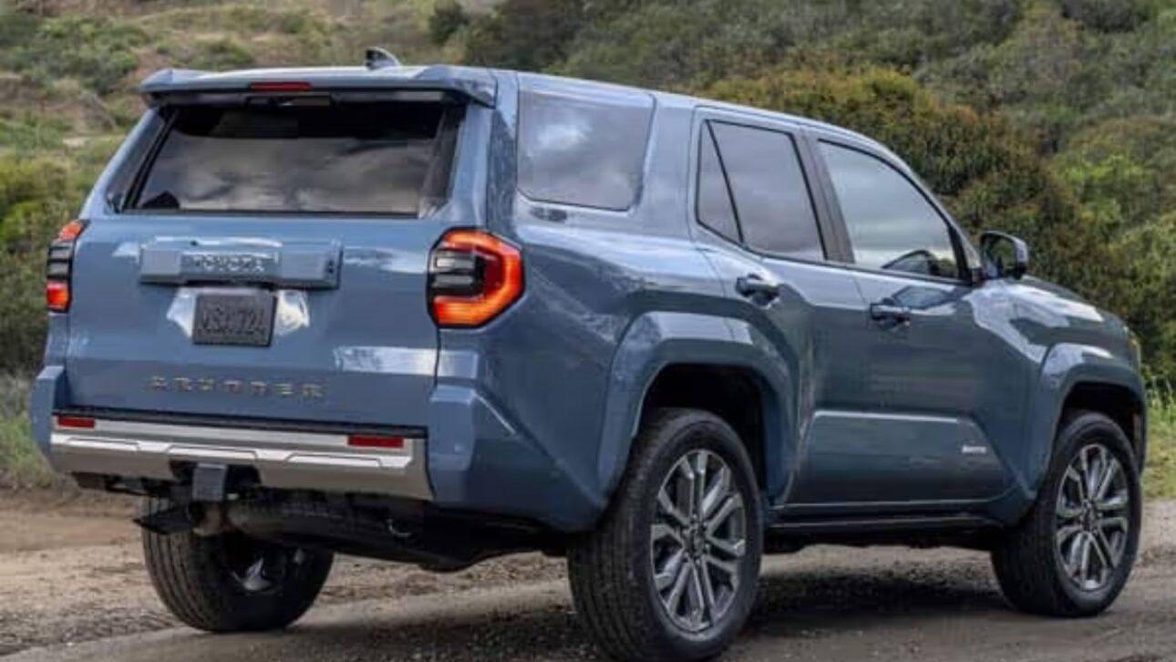 Toyota 4Runner híbrido é registrado no Brasil com 330 cv, câmbio de 8 marchas e pacote Safety Sense. Entenda como pode impactar o segmento.