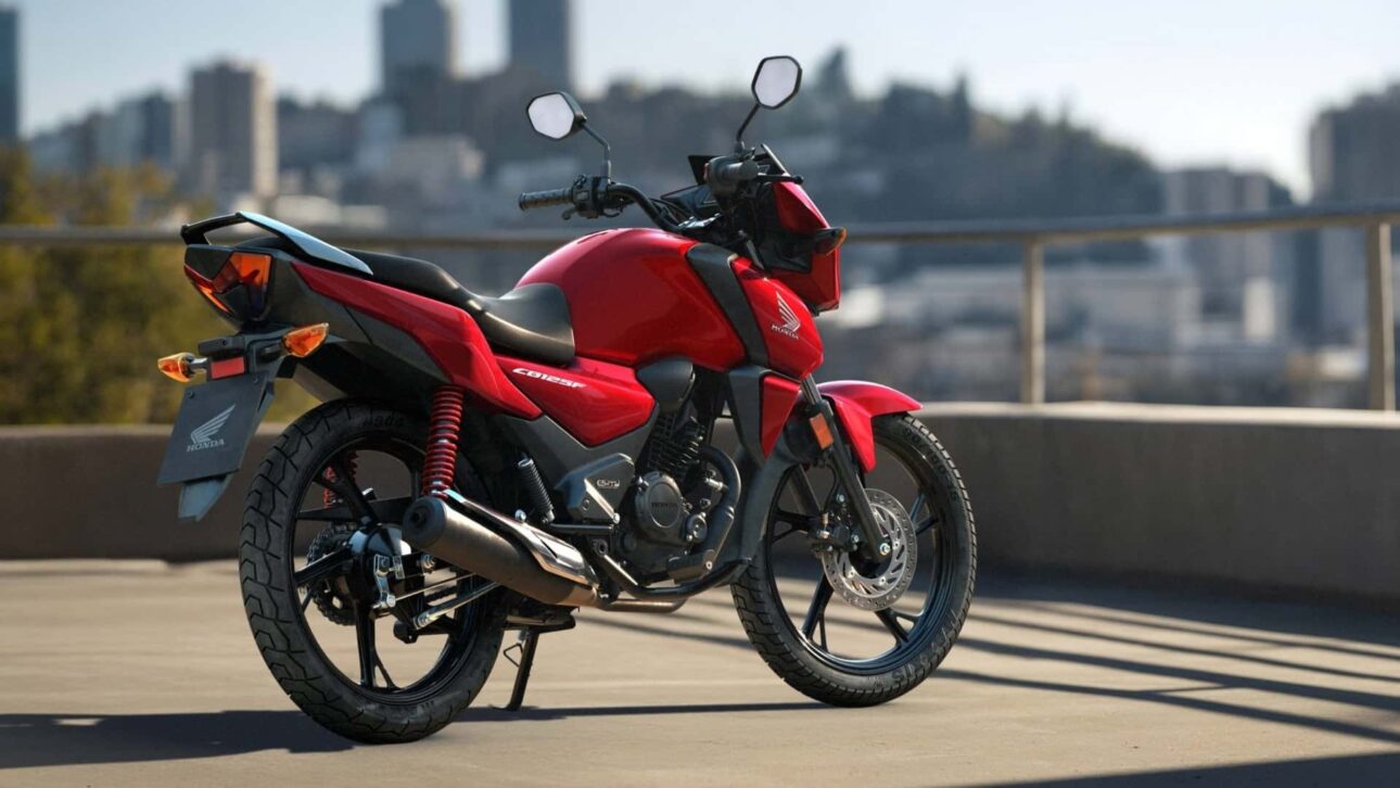Honda surpreende mercado asiático e anuncia nova CB Hornet 125, modelo com motor de 125cc, que traz painel digital com TFT, consumo de 64 km/l e autonomia de até 700 km com um único tanque