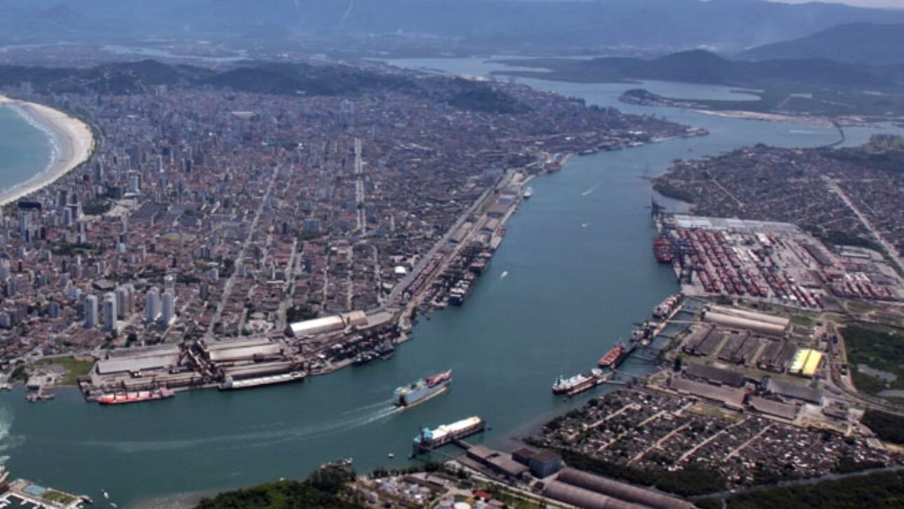 Porto de Santos passa por transformação histórica com obras bilionárias, túnel submerso, ferrovia ampliada e geração de milhares de empregos.