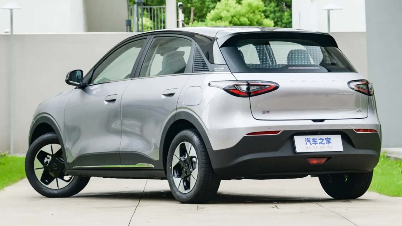 Geely Geome Xingyuan supera BYD Dolphin Mini na China, oferece até 410 km de autonomia e preço acessível; modelo já foi visto em testes no Brasil.