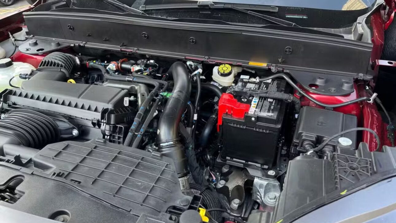 Novo Ford Bronco Sport 2024 chega reestilizado com motor EcoBoost, tração 4x4 e preço mantido. Confira prós e contras do SUV médio.
