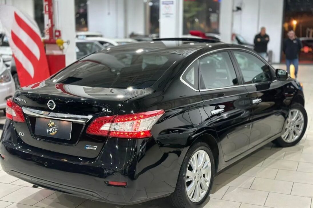5 carros usados confiáveis e baratos em 2025 para fugir dos preços abusivos