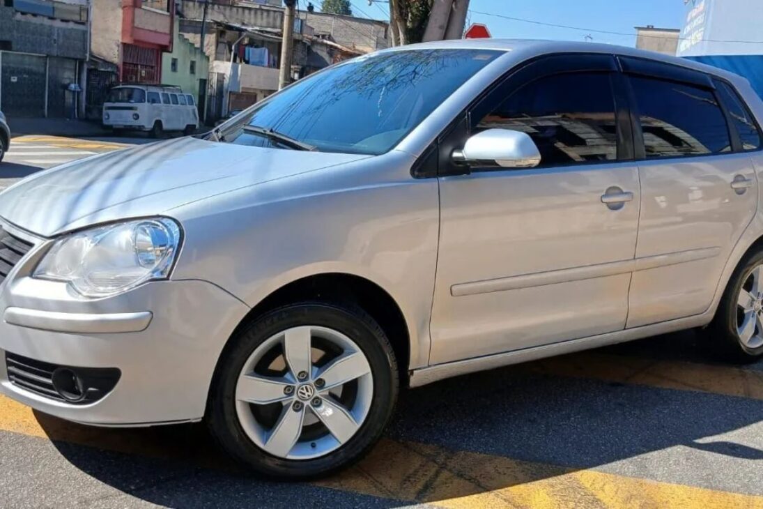 5 melhores carros até 30 mil reais que fazem até 16 km/l e não pesam no bolso
