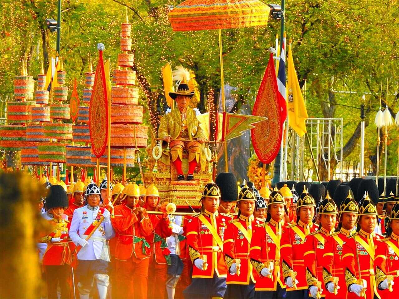 Rama X, Rei da Tailândia, Riqueza, Jatos