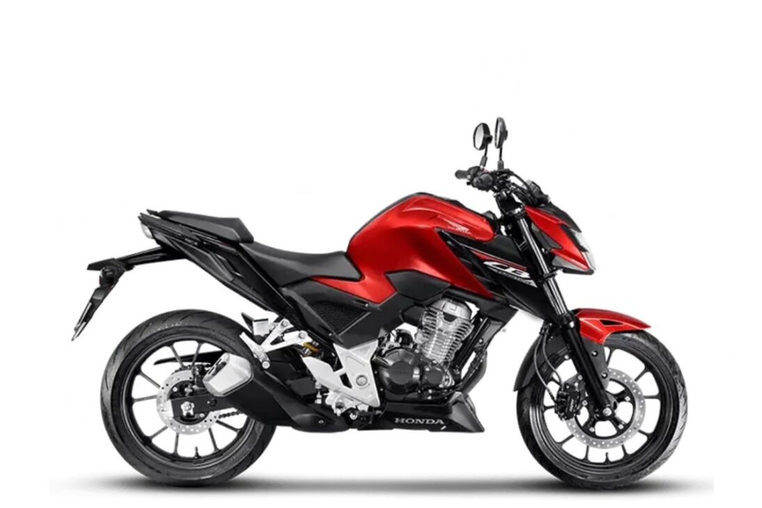 A Honda CB 300 F Twister faz até 30 km/l, com motor de 293cc e 24,7 cavalos, e atinge a velocidade máxima de 155 km/h
