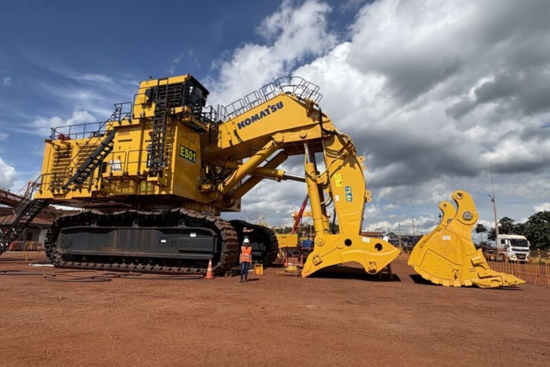 Escavadeira Komatsu PC8000 consome mais diesel em 1 hora do que um caminhão rodoviário em um dia inteiro