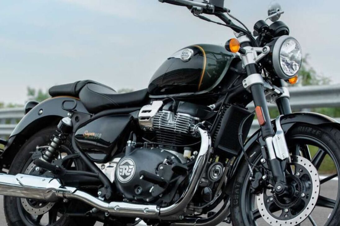 A Royal Enfield Super Meteor 650 faz 25 km/l, com motor de 648 cilindradas e atinge a velocidade máxima de 160 km/h