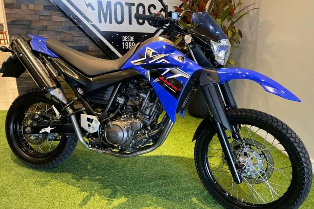 A Yamaha XT 660 R tem motor de 48 cavalos, faz até 20 km/l e sua velocidade máxima chega a 180 km/h