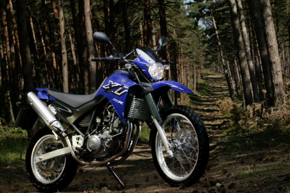 A Yamaha XT 660 R tem motor de 48 cavalos, faz até 20 km/l e sua ...