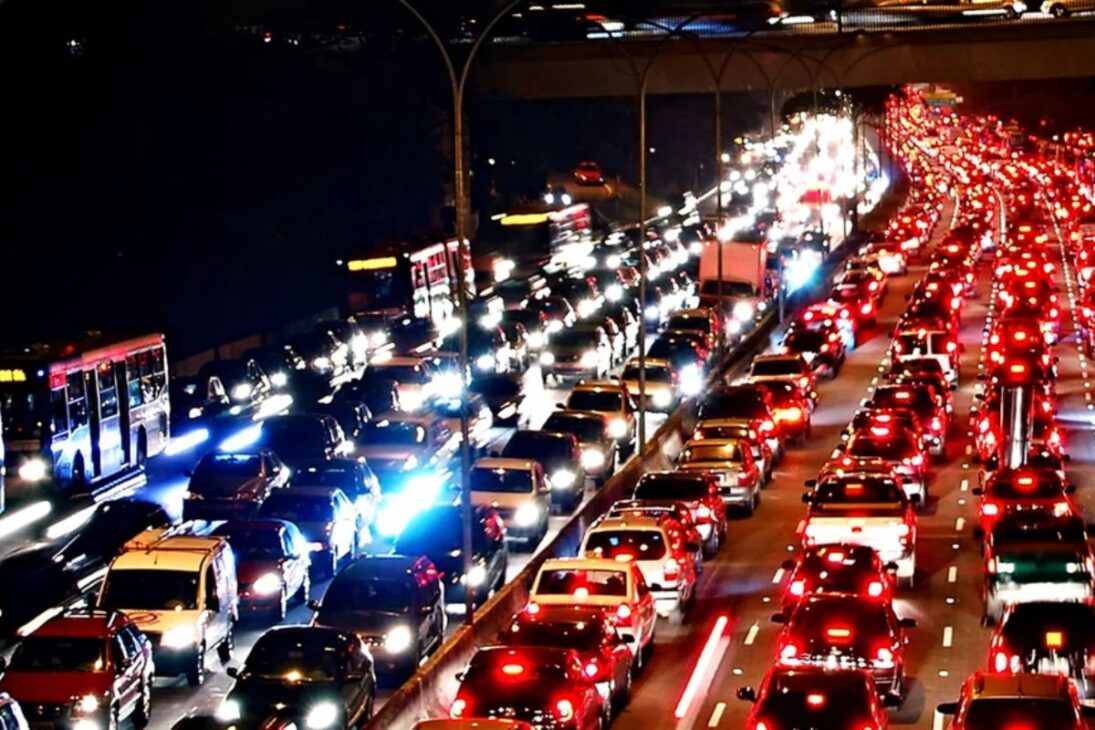 A cidade brasileira com a maior frota de veículos tem 9,5 milhões de carros e motos, supera 14 estados somados e vive em congestionamento