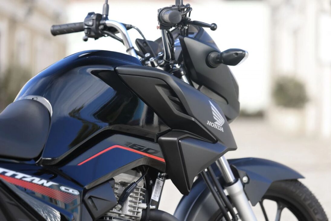 A nova Honda CG 160 2025 faz até 41 km/l, com motor de 162cc e 14,7 cavalos, e atinge a velocidade máxima de 130 km/h