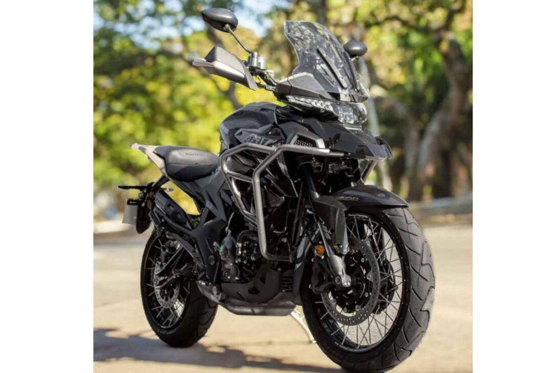 A nova Zontes faz até 31 km/l, com motor de 348cc e 41 cavalos, e atinge a velocidade máxima de 163 km/h