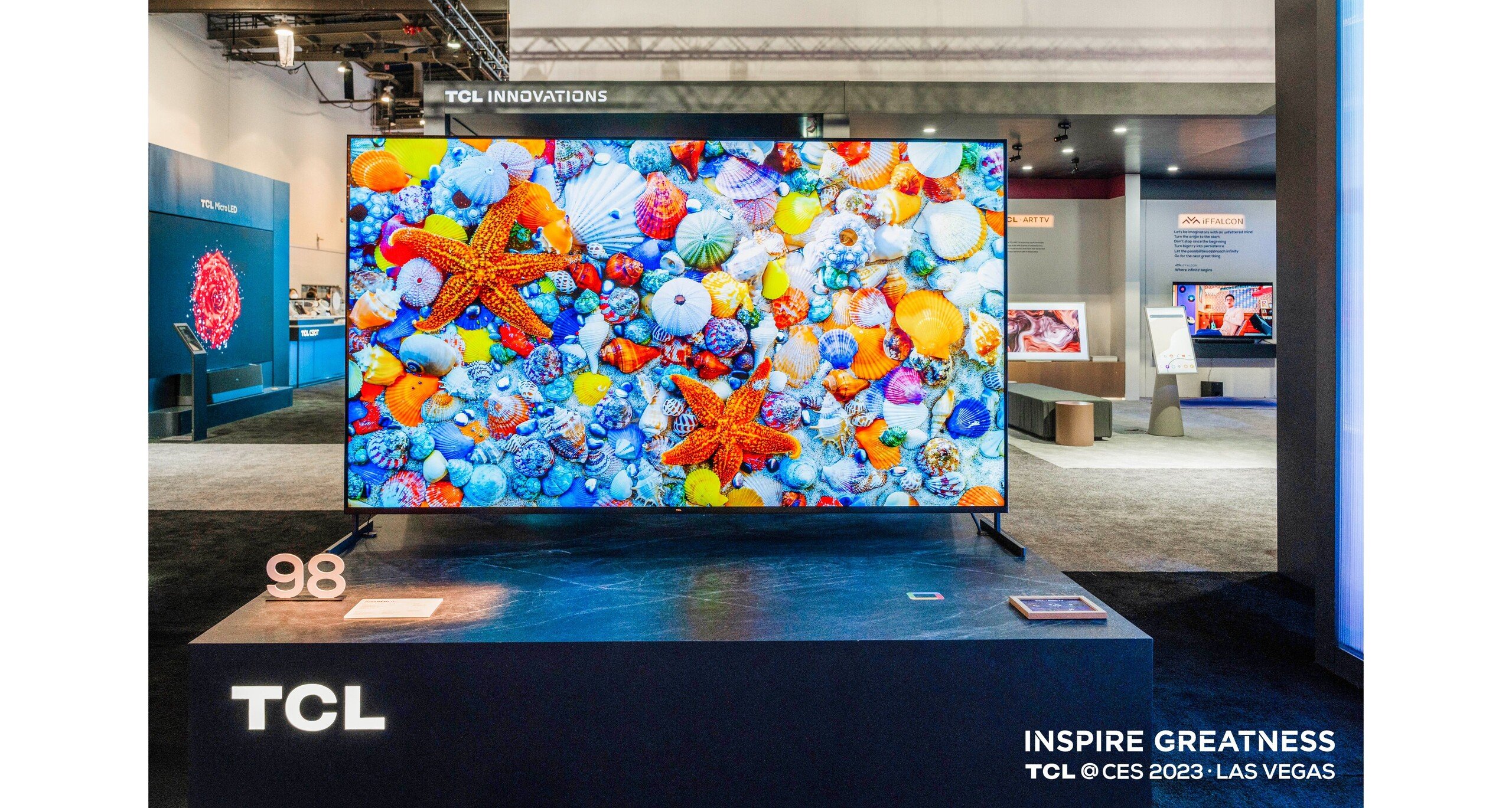 A nova smart TV de 98 polegadas da TCL, som de 120W e tela Mini LED que parece mais um cinema 4K pendurado na parede