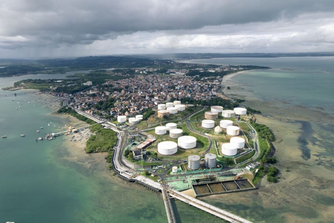 A venda da primeira refinaria da Petrobras em 2021 por US$ 1,8 bilhão que abriu o mercado de refino no Brasil para a concorrência
