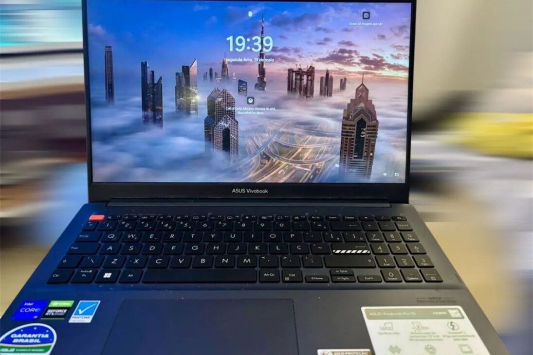 Buscando notebook com tela OLED? Veja os 5 melhores modelos com contraste absoluto e alto desempenho