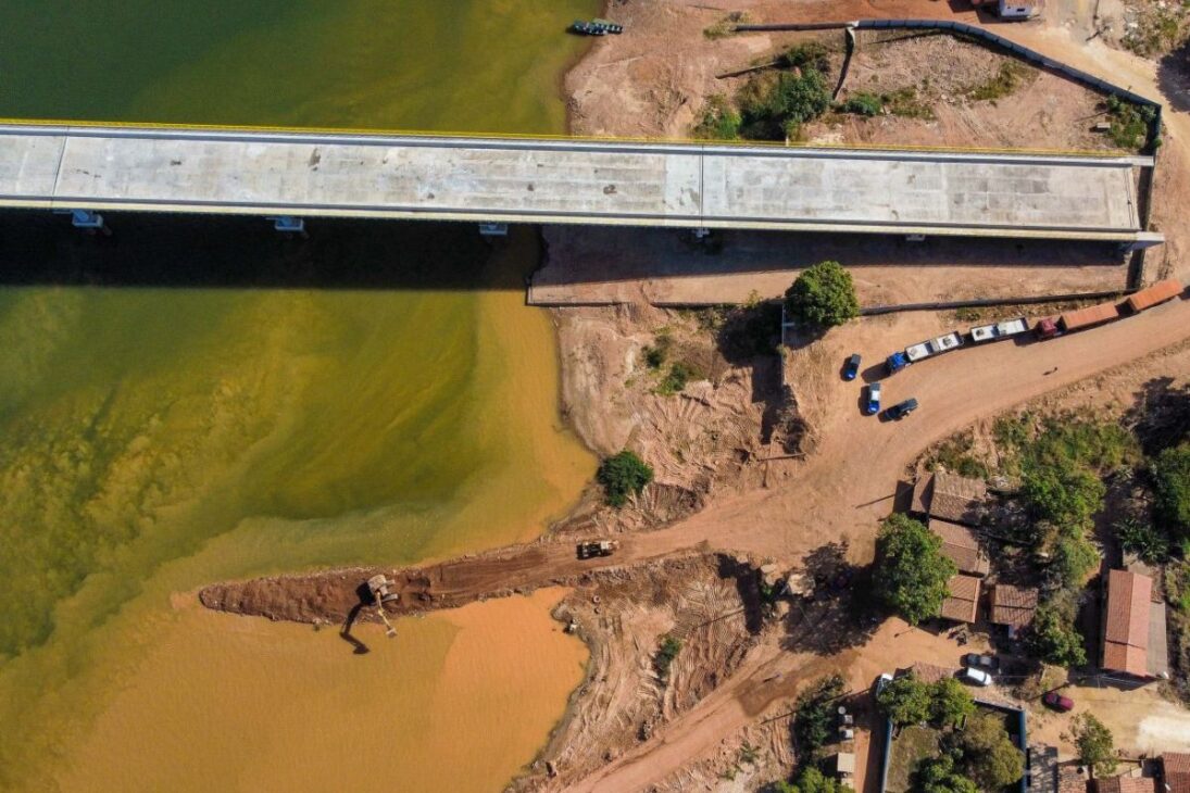 Caminhoneiros seguem presos em balsas enquanto Ponte Xambioá de R$ 233 milhões espera liberação judicial