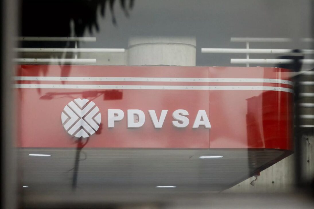 Chevron retoma operações de petróleo na Venezuela sob controle externo de lucros