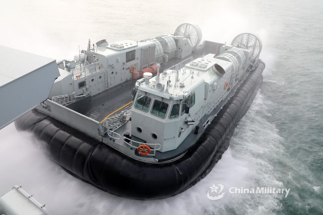 China acelera produção de navios de assalto anfíbio com construção de porta-helicópteros e embarcações de ataque rápido
