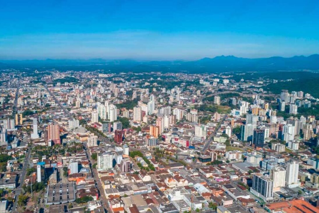 Cidade industrial brasileira tem um PIB de R$ 26 bilhões, é a casa da Volvo e supera as potências de SC e RS 