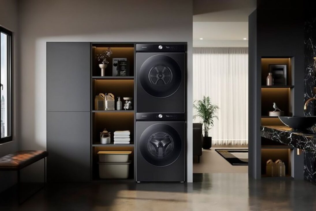 Com lavadora e secadora em uma só torre, a Samsung Bespoke detecta a sujeira e ajusta o ciclo de lavagem automaticamente