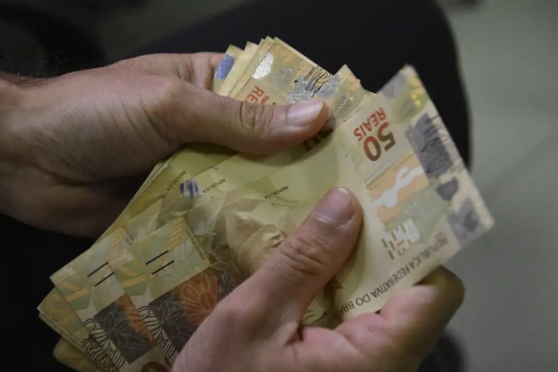 Com 78% das famílias endividadas e vendas em queda, a crise no comércio se aprofunda em 2025