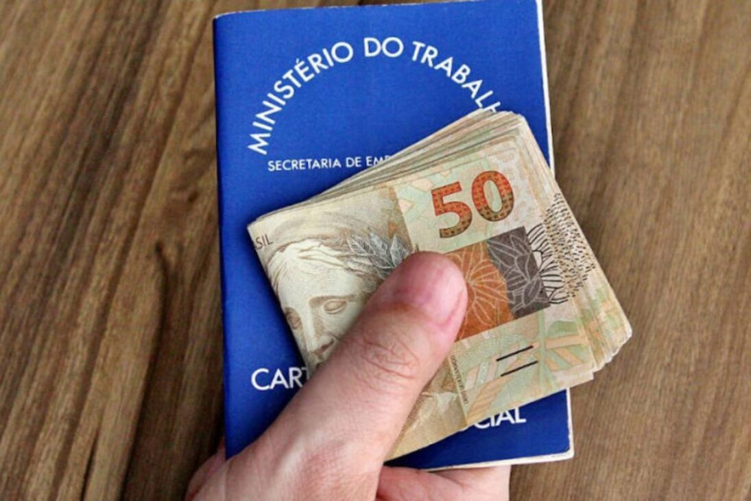 Depois de 1962, um salário a mais no fim do ano foi definido como lei no Brasil