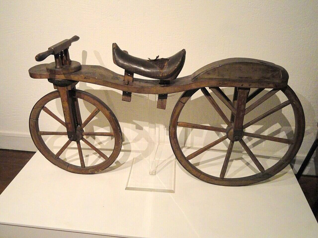 Draisiana, Bicicletas, Rodas, Pedais