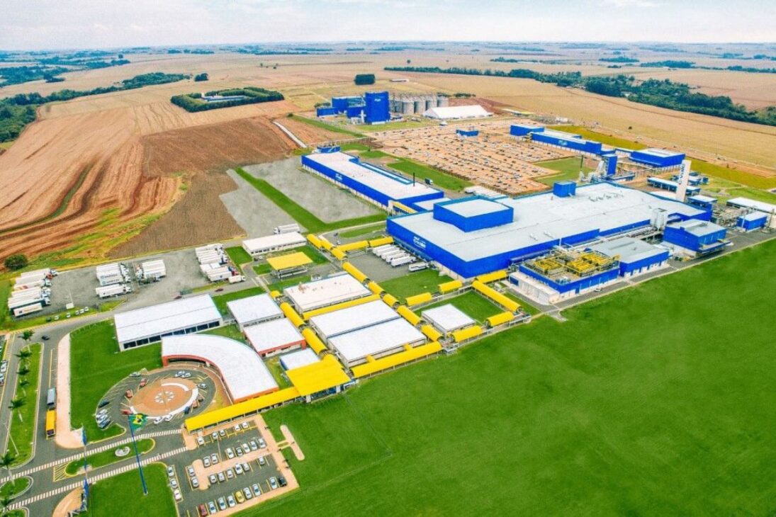 Esse frigorífico de bovinos vai abater 4.400 cabeças por dia, recebeu investimento de R$ 150 milhões e já recebeu o aval do presidente