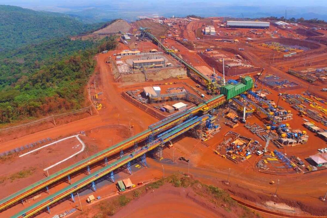 Exportadora de minerais brasileira tem uma ferrovia própria de 892 km, corta a Amazônia e opera a maior mina a céu aberto do mundo