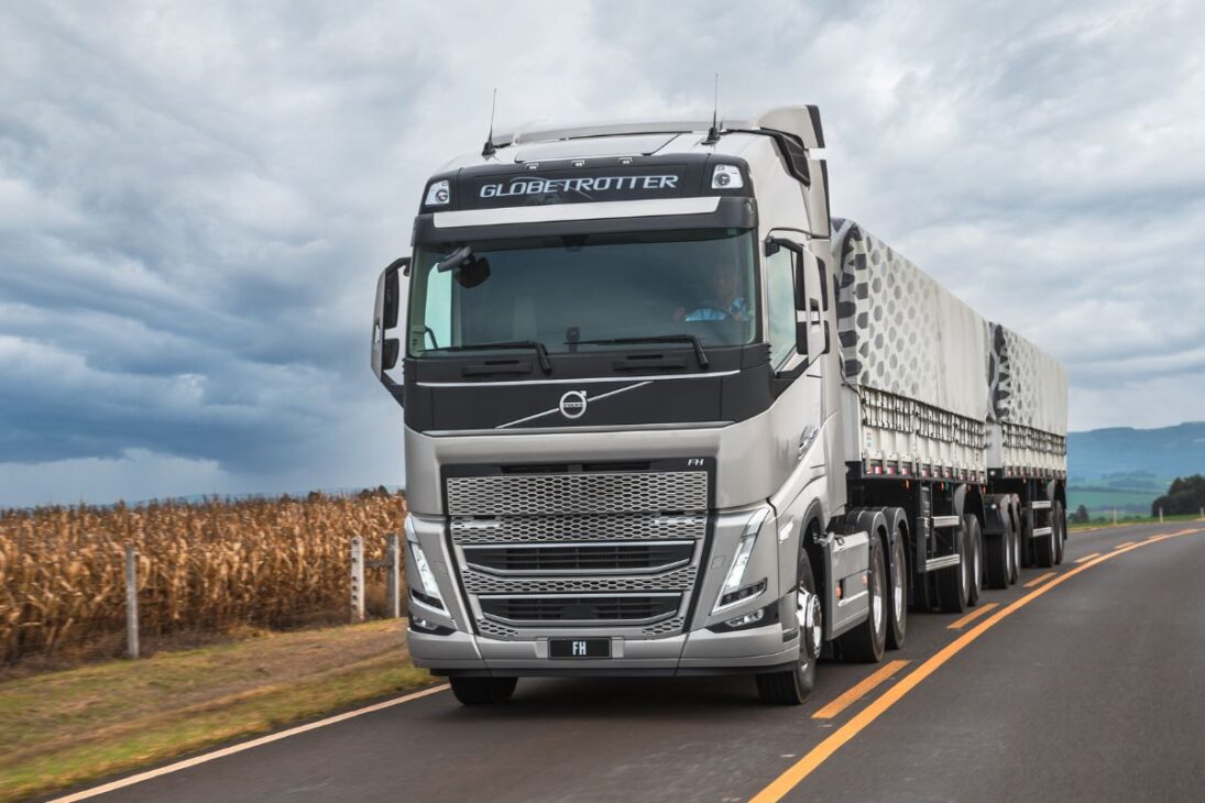 Fabricante de caminhões do Brasil vendeu 31 mil unidades em 2024, um gigante que domina as rodovias há seis anos e mostra como o agronegócio dita as regras do transporte no país