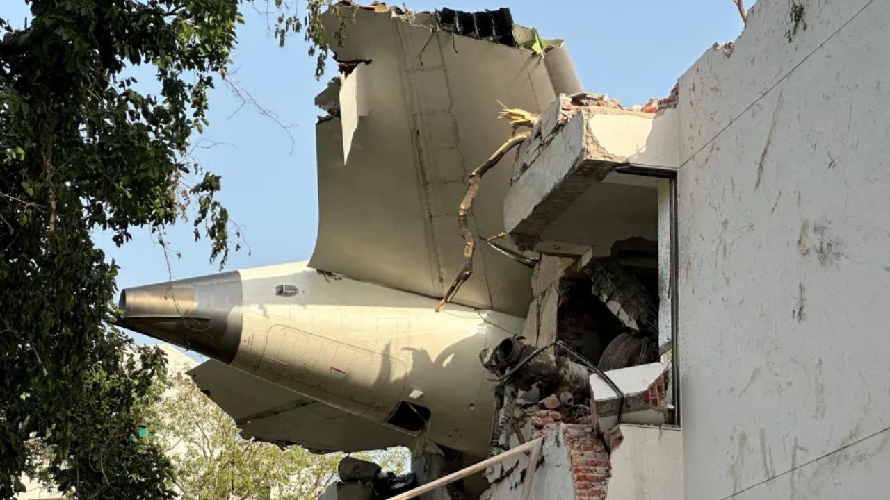 Falha no cockpit causou queda de voo da Air India com 260 mortos, confira análise da caixa-preta
