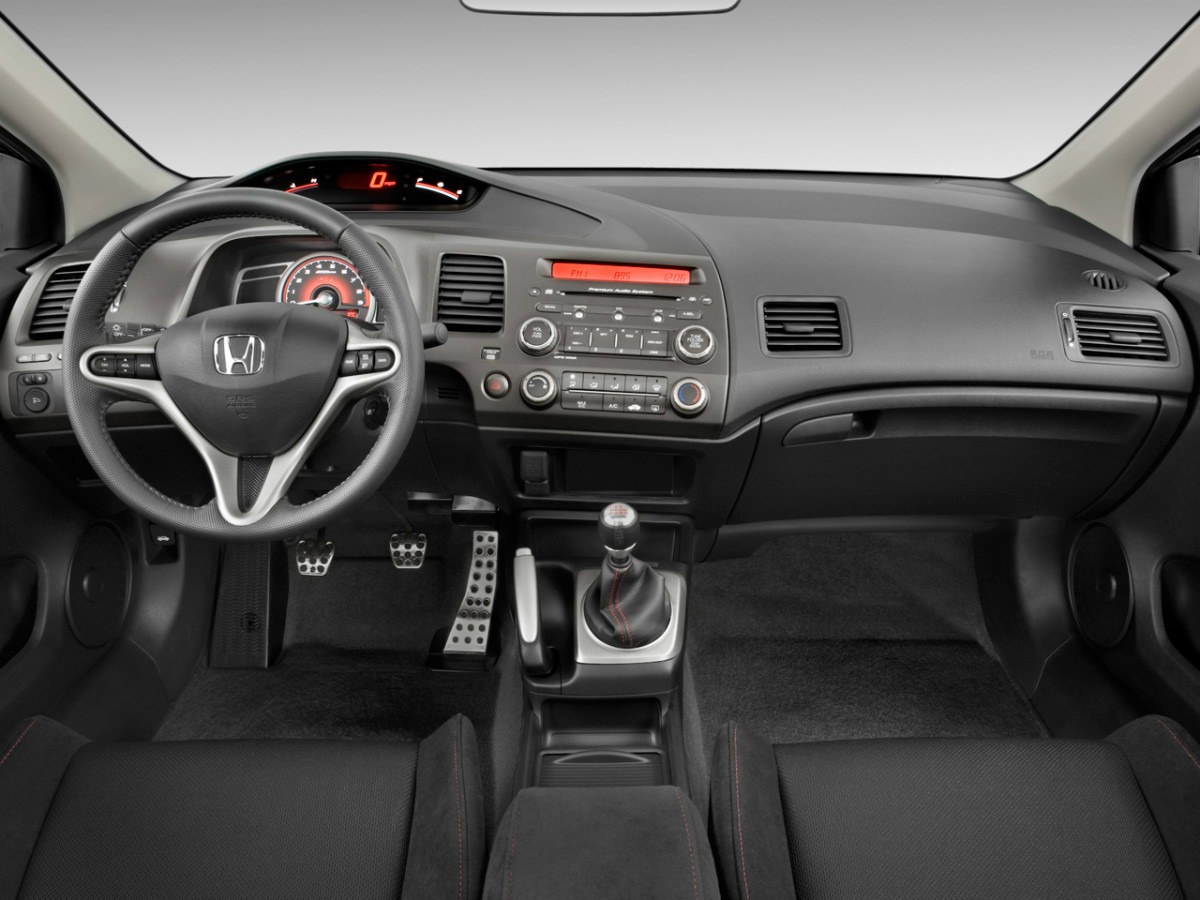 O sedã da Honda que em 2007 trouxe painel futurista de dois andares e câmbio de 5 marchas — e ainda hoje deixa muito carro zero no “chinelo” fazendo até 13 km por litro