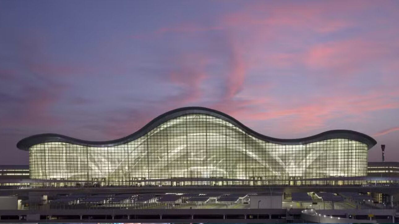 Descubra como o Terminal A de Abu Dhabi revoluciona a aviação com biometria e sustentabilidade, tornando-se o novo gigante aeroportuário.