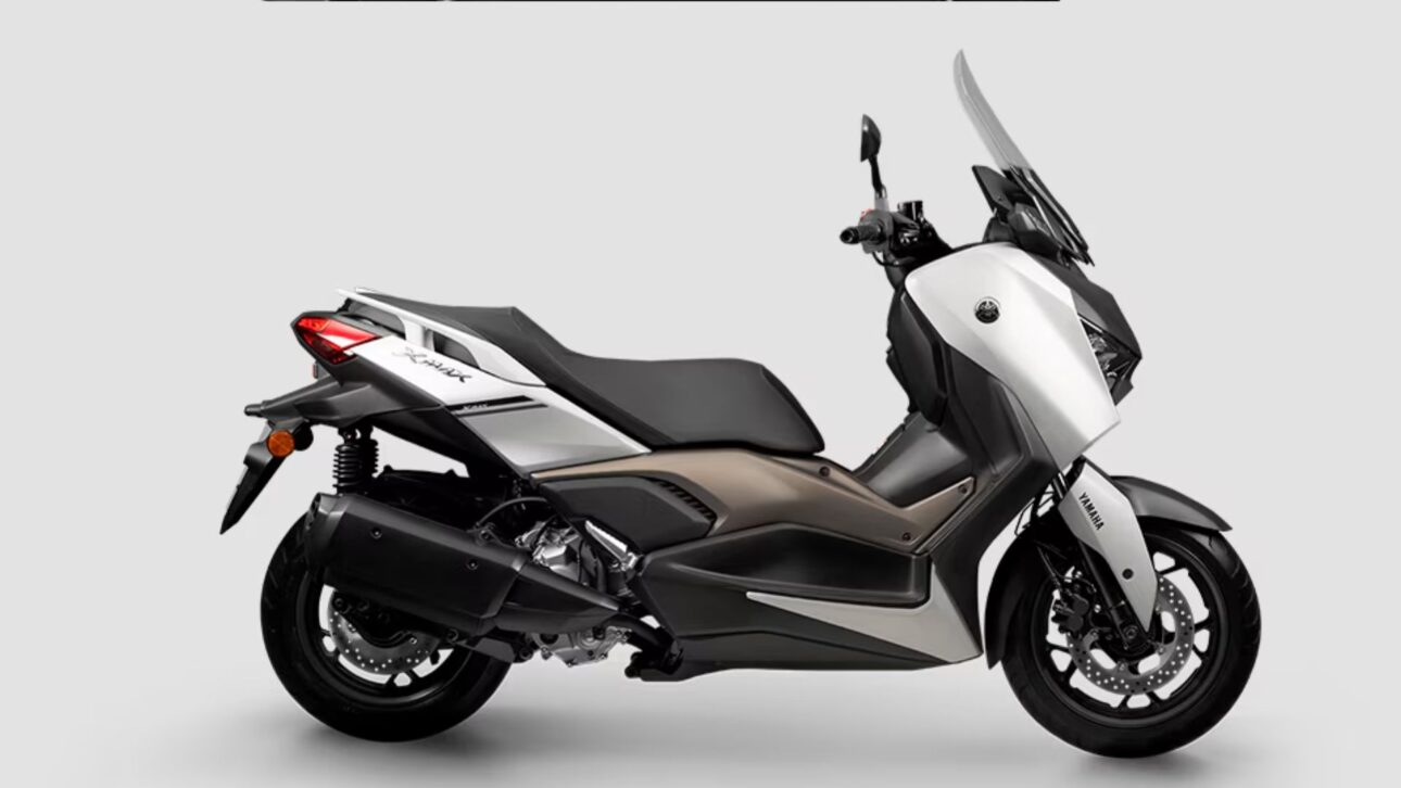 Yamaha XMAX 250 2025 traz painel digital, 31 km/l de consumo, motor Blue Core, autonomia de 400 km e conectividade no segmento premium.