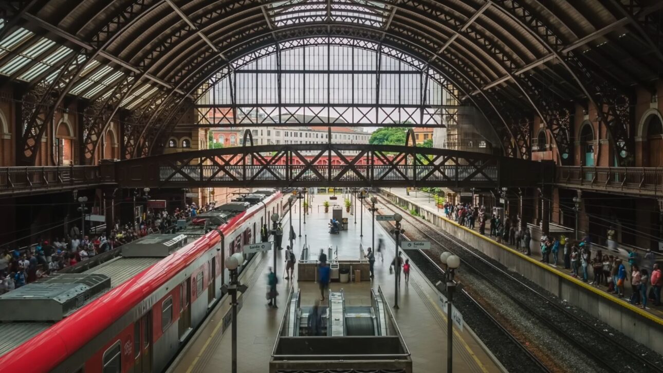 Descubra como São Paulo se tornou o estado mais rico do Brasil, impulsionado por imigração, industrialização e avanços em infraestrutura.
