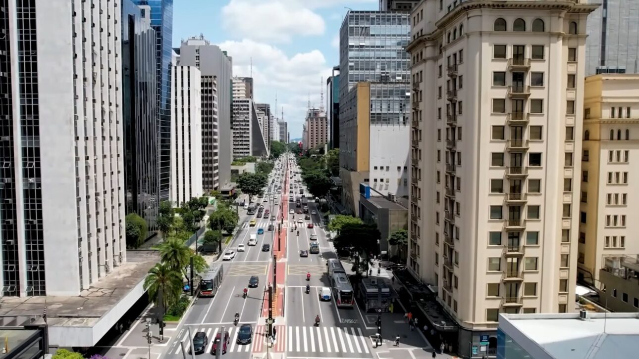 Descubra como São Paulo se tornou o estado mais rico do Brasil, impulsionado por imigração, industrialização e avanços em infraestrutura.