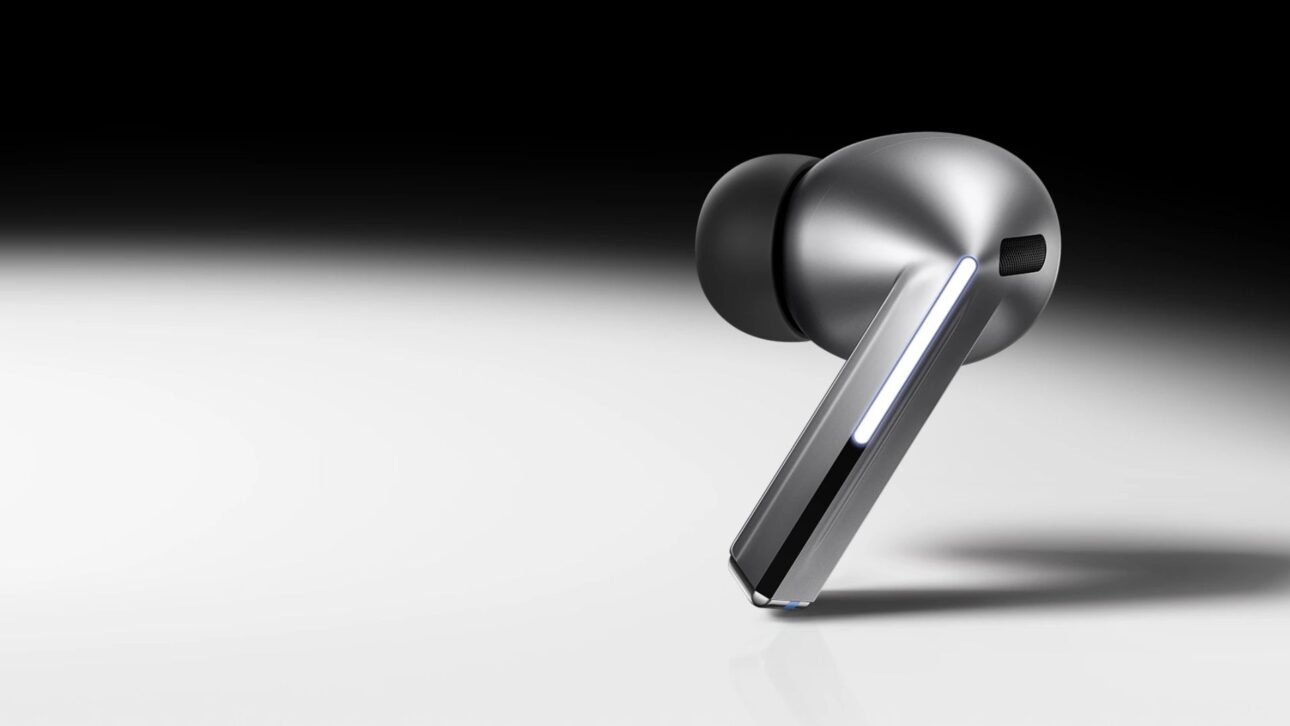 Novo Galaxy Buds 3 FE chega ao Brasil com IA, ponteiras de silicone e recursos inteligentes. Descubra o que mudou nos fones da Samsung.