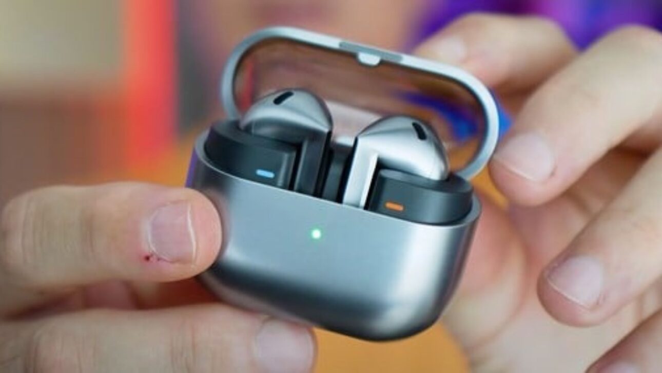 Novo Galaxy Buds 3 FE chega ao Brasil com IA, ponteiras de silicone e recursos inteligentes. Descubra o que mudou nos fones da Samsung.